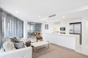 Stunning 2 bed 2 bath 8th floor - GC Getaways
